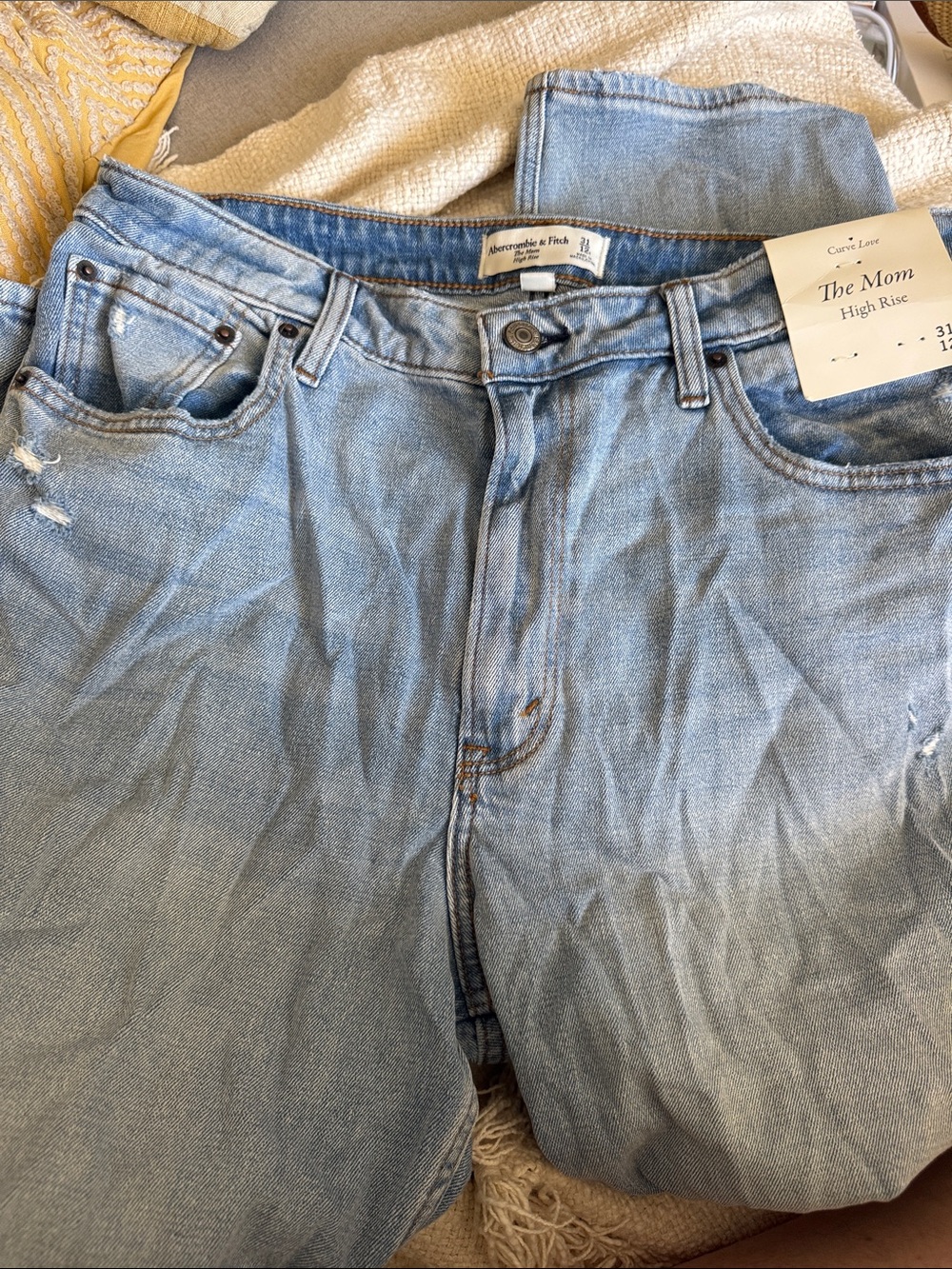Abercrombie Light Blue R Mom high rise Jeans size 12/31 new